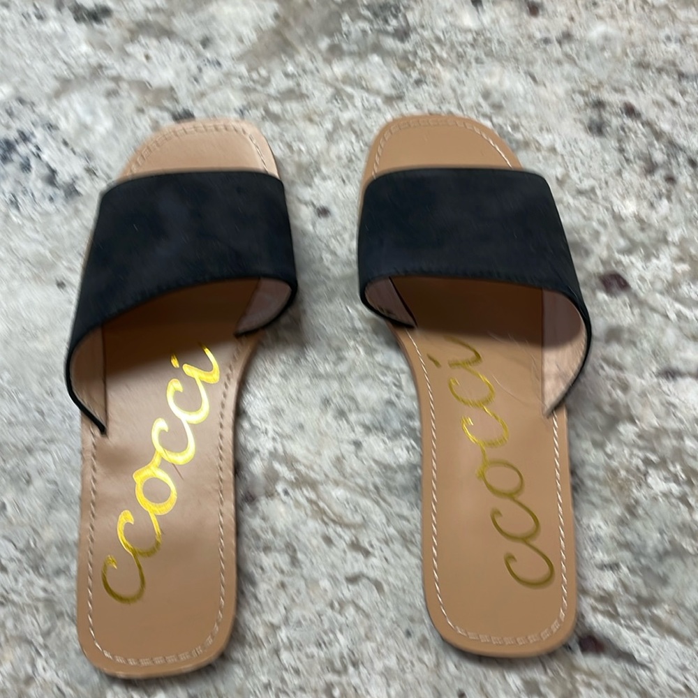 Black flat sandles